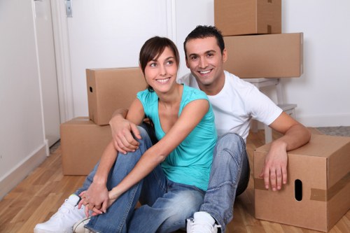Careful packing for student removals in Goldersgreen