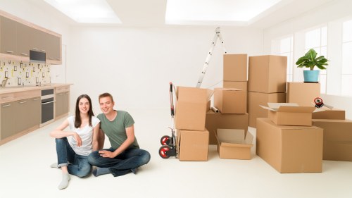 Durable moving boxes and packing materials in Goldersgreen