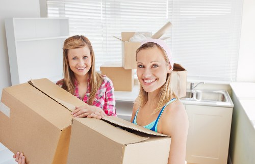 Reliable Goldersgreen man with van for home and office transport